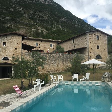 Rocca Lorenizo Pacentro Bagian luar foto