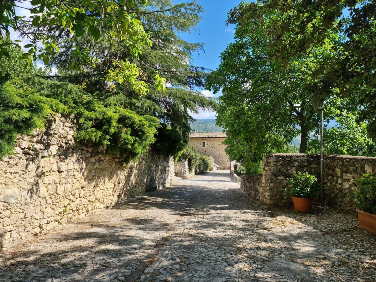Rocca Lorenizo Pacentro Bagian luar foto