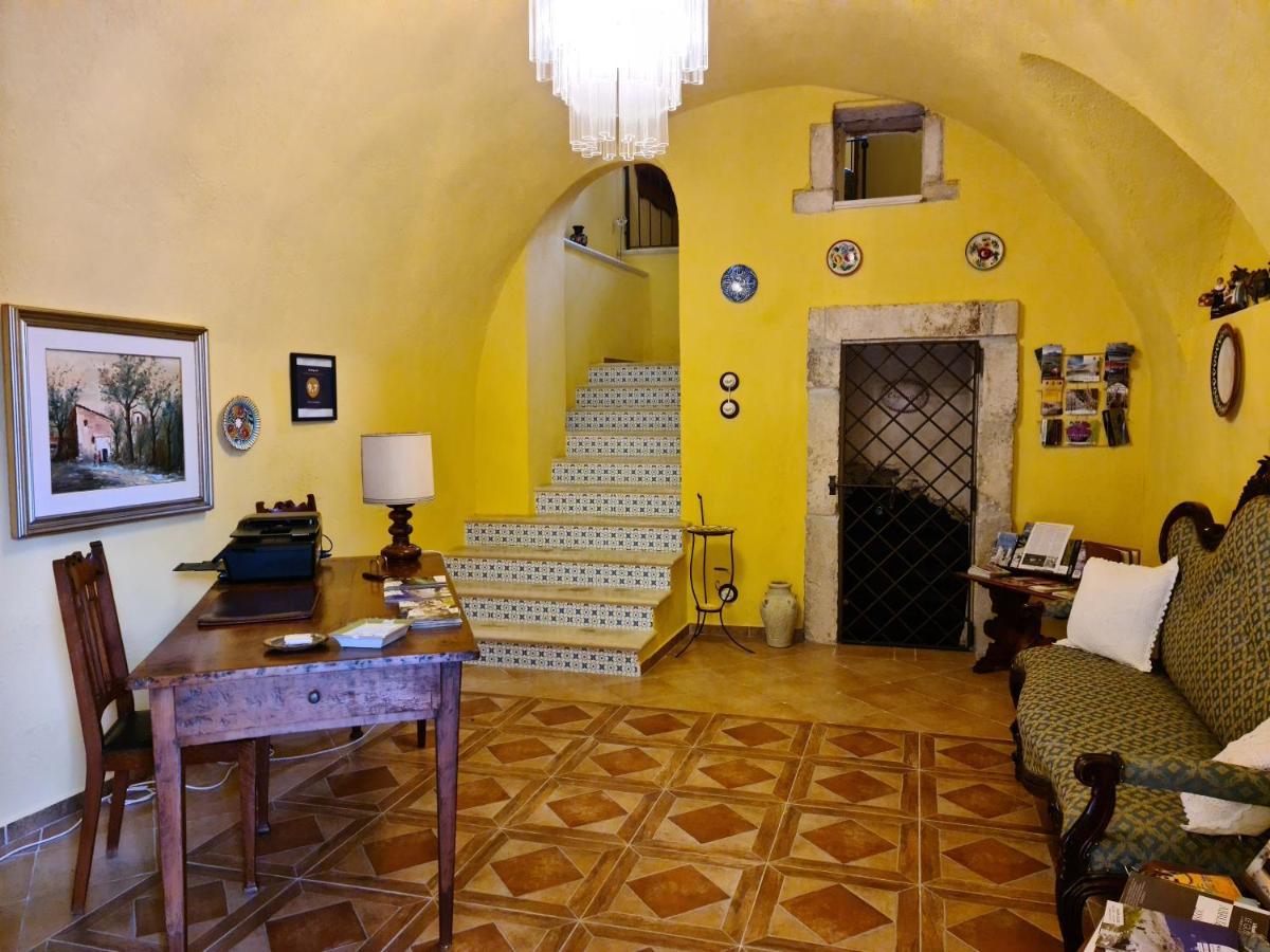 Rocca Lorenizo Pacentro Bagian luar foto