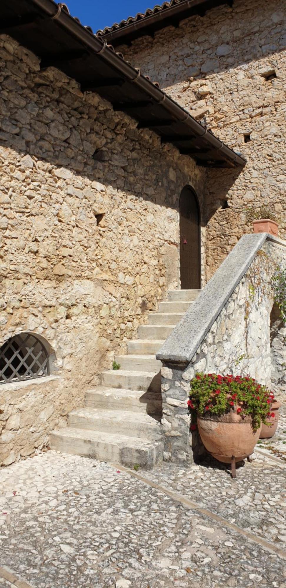 Rocca Lorenizo Pacentro Ruang foto
